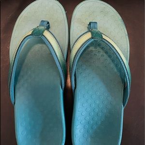 VIONIC Tide II Ladies sz 10 flip flops